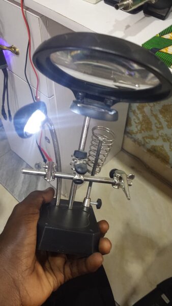 Loupe avec LED et pince