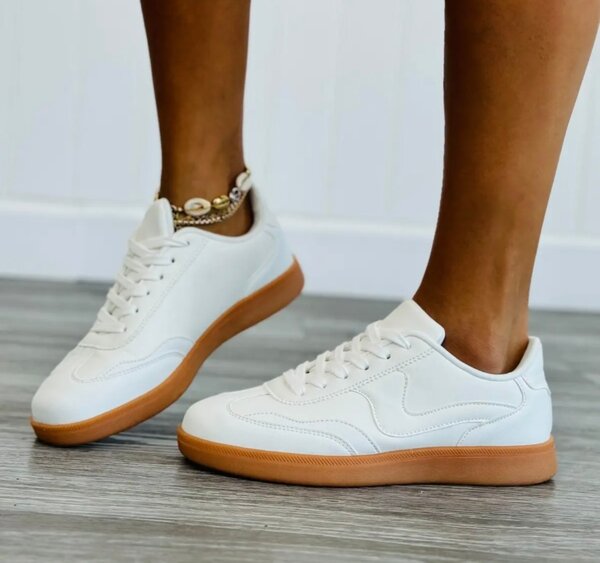 Baskets blanches élégantes