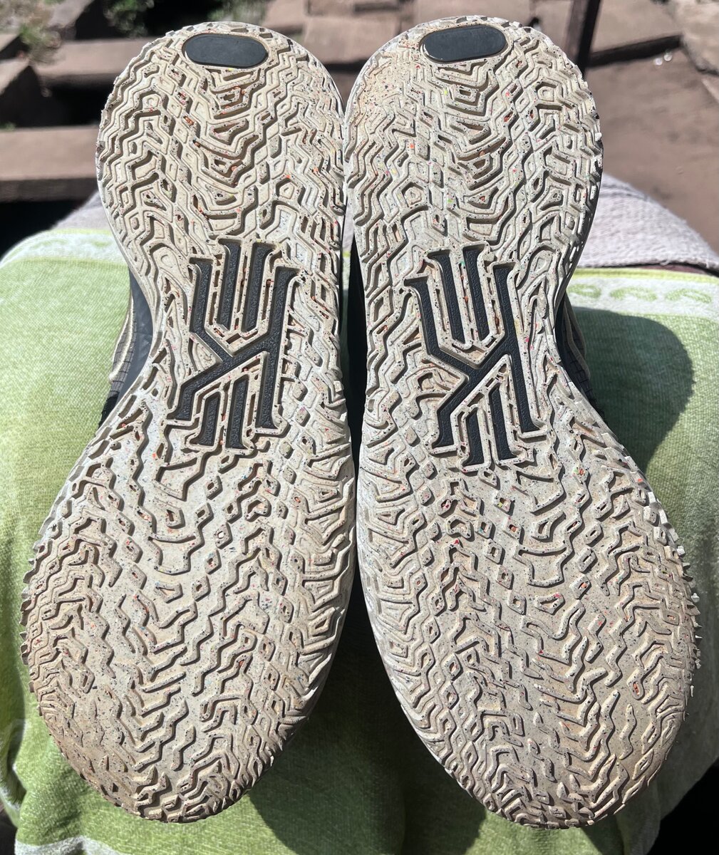 Nike Kyrie 4 Low Noir Gris Ro