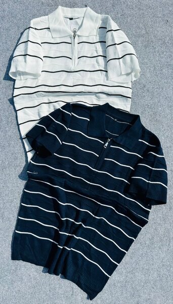 Polo à rayures et motifs Grecs