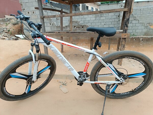 Vélo VTT tout-terrain robuste