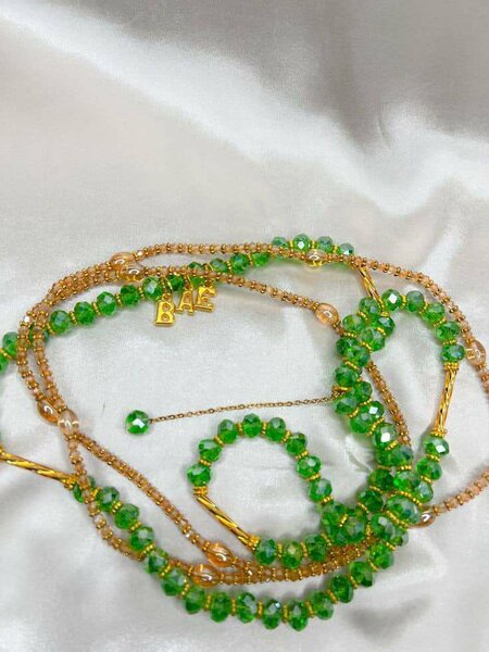 Collier en perles au rien doré