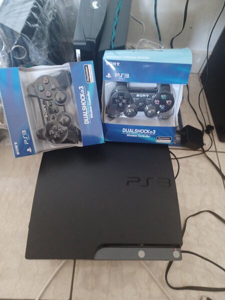 Ps3 slim + 2 manettes 25 jeux