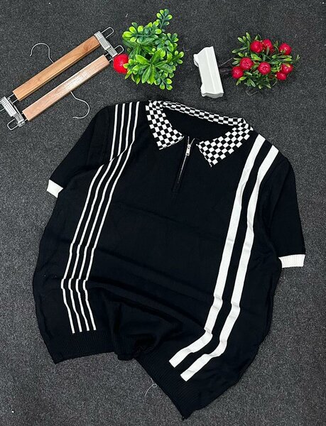 Pull noir à motif graphique