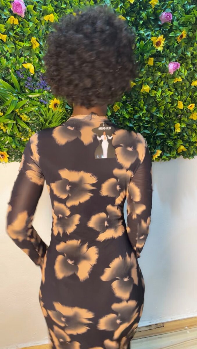 Robe moulante à motifs floraux