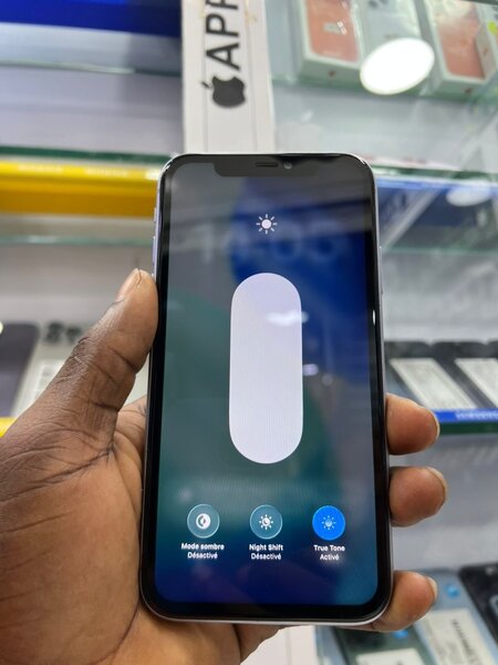 iPhone 11 64g en bon état