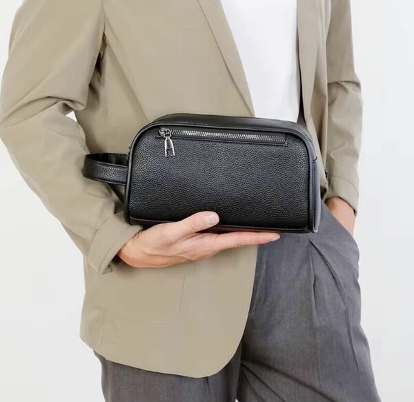 Trousse de Voyage en Cuir