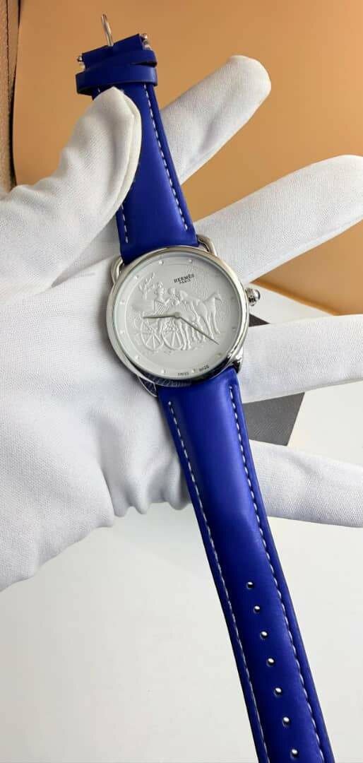 Montre élégante en cuir