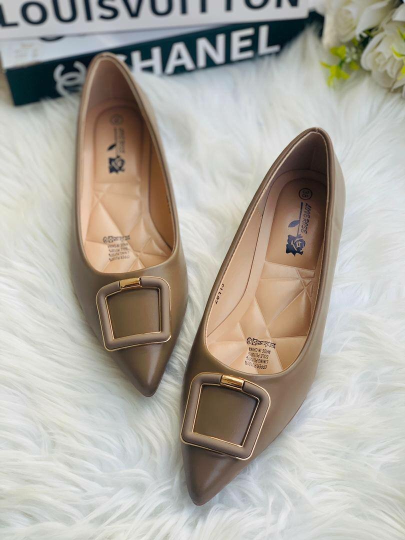 Ladies pumps