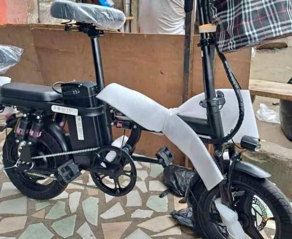 Vélo électrique pliable compact