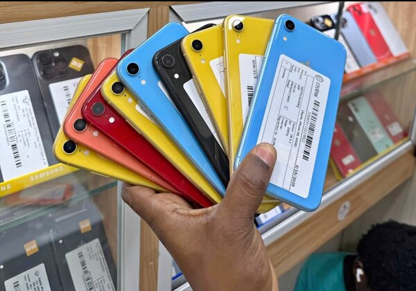 iPhone XR 64/128 quasi neuf