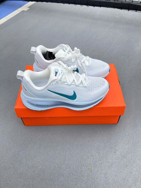 Baskets Nike blanches
