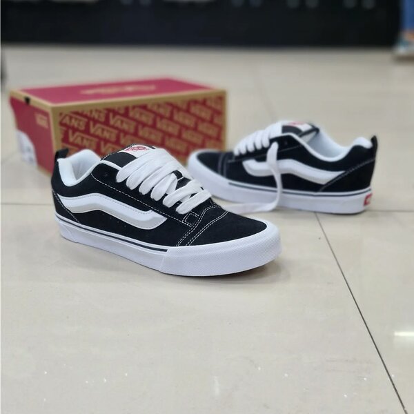 VANS KNU