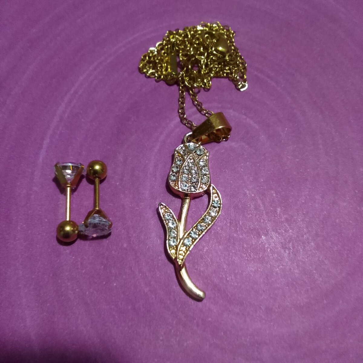 Collier et Clous d'Oreilles en Or