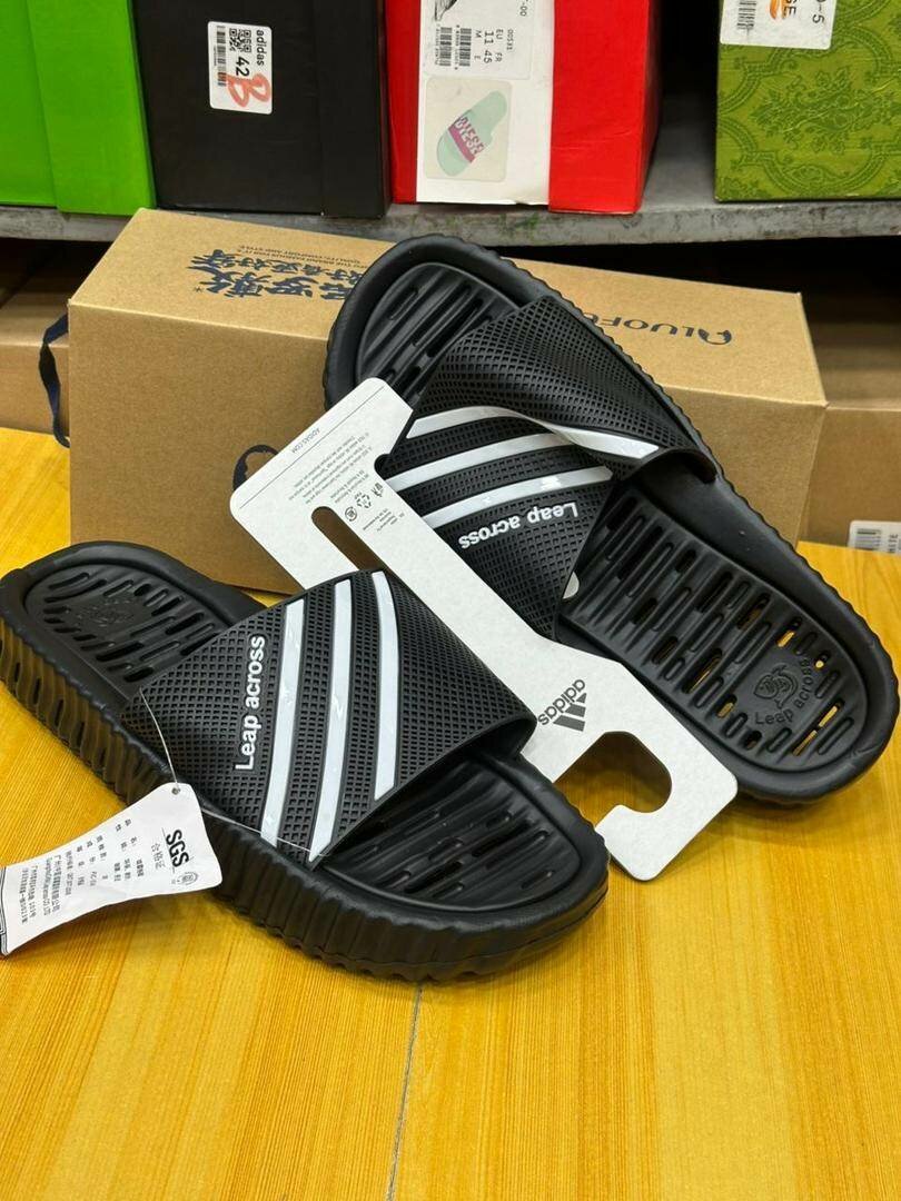 Claquettes confort homme