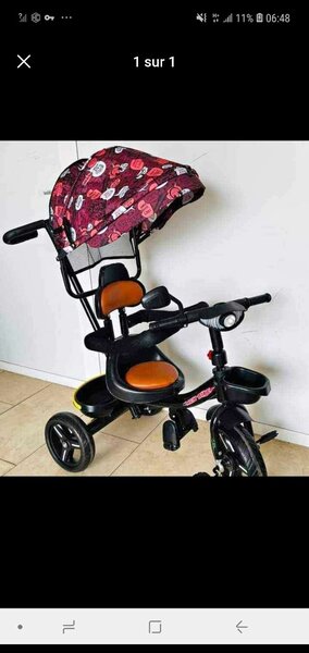Tricycle enfant pratique avec toit