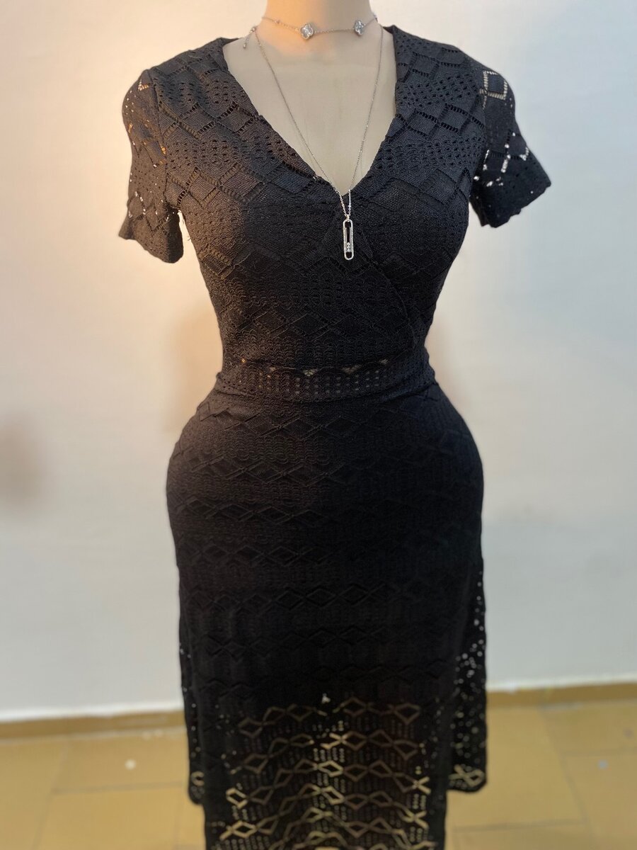 Robe en dentelle noire élégante