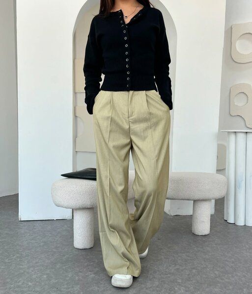 Классические светлые женские брюки