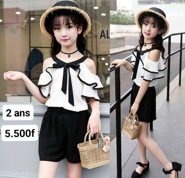 ensemble de vêtements