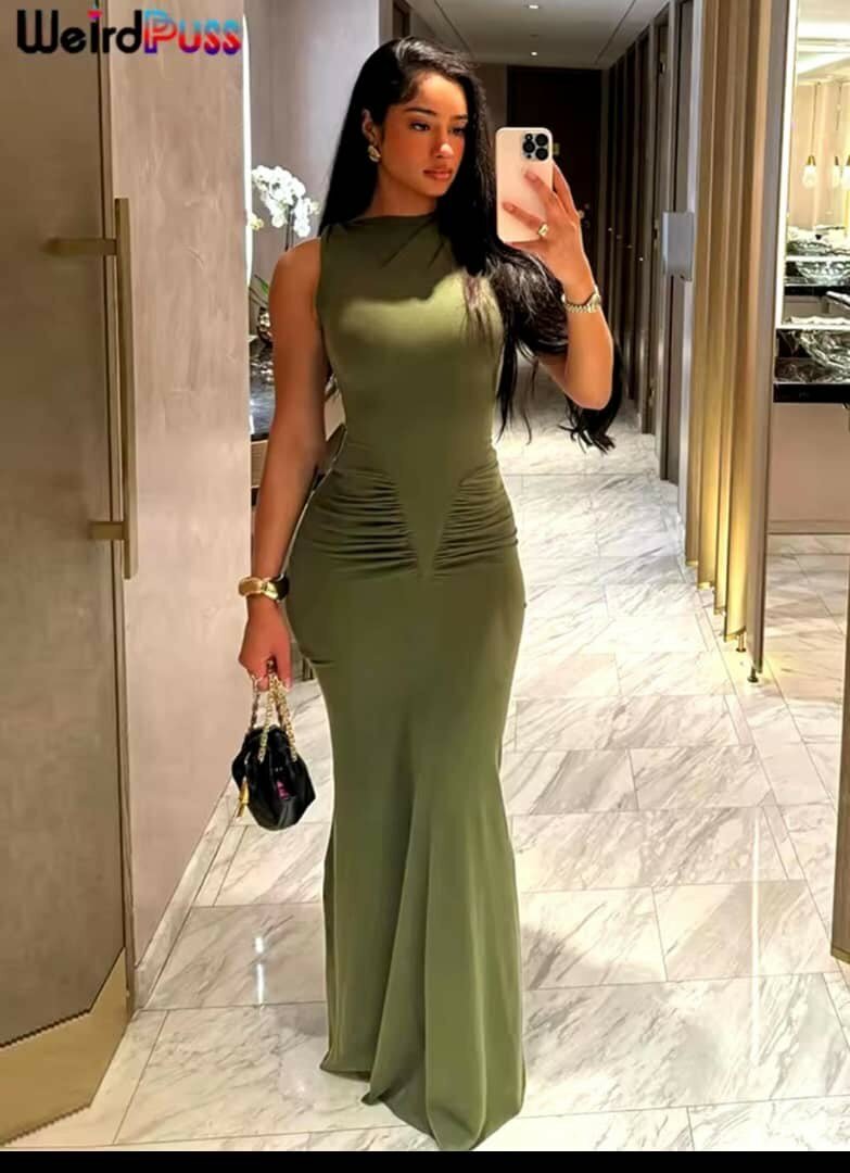 Jolie robe que dessine les rondeurs pour femmes