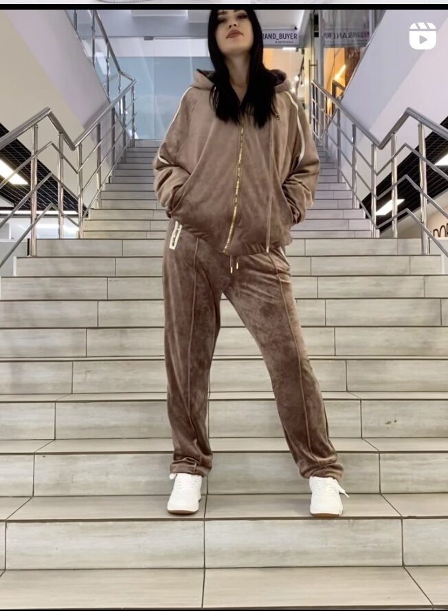 Ощути себя королевой стиля и комфорта с нашим новым велюровым спортивным костюмом! ✨