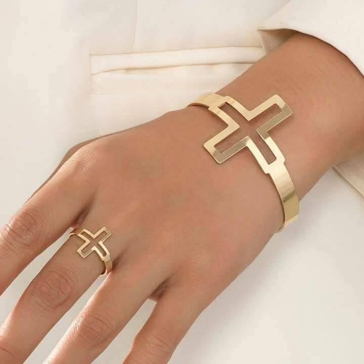 Set de bijoux dorés modernes