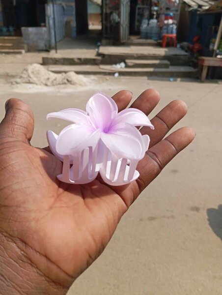Pince à cheveux fleur rose