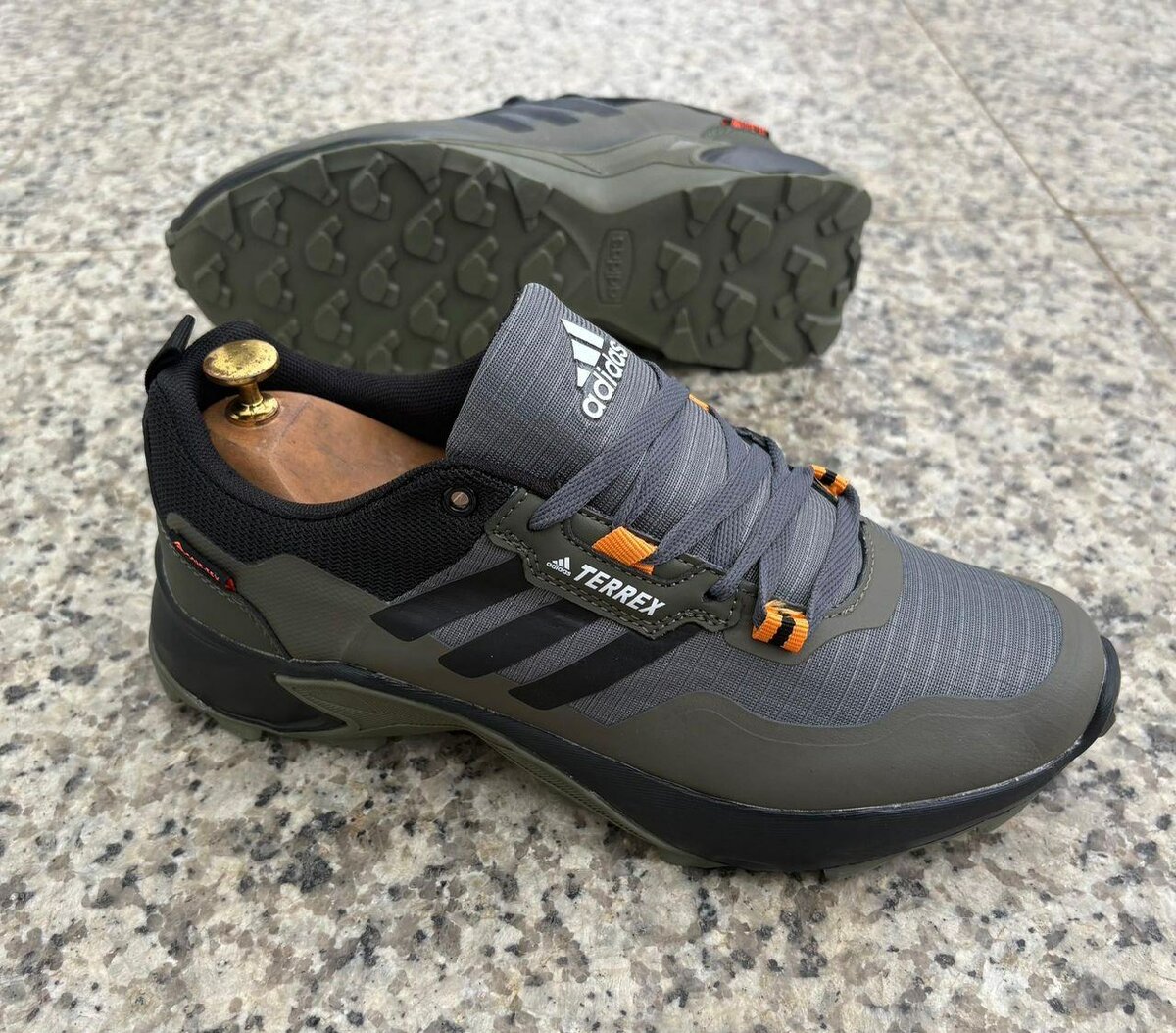 Chaussures de randonnée résistantes