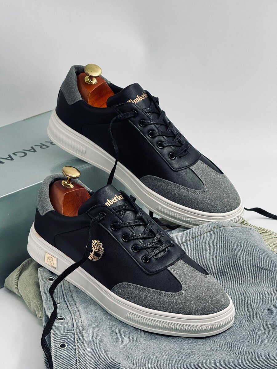 TIMBERLAND BLACK AND GREY