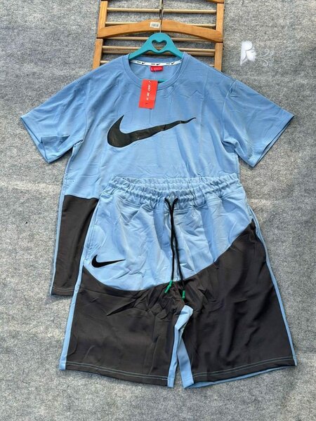 Ensemble short et t-shirt sport