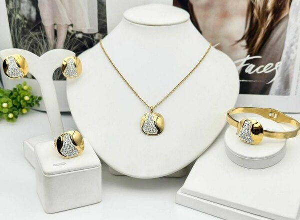 Elegant Gold Jewelry Set
