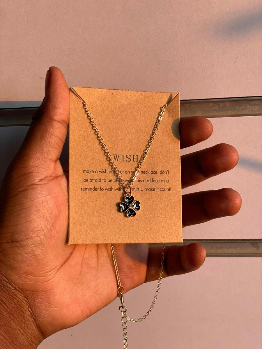 Clover Necklace Black