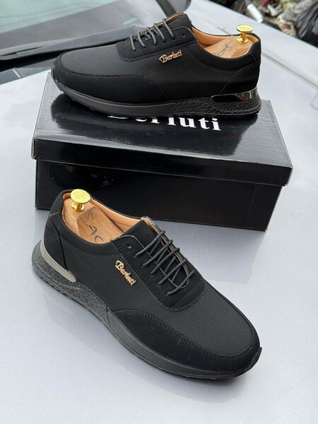 Chaussures habillées en cuir noir