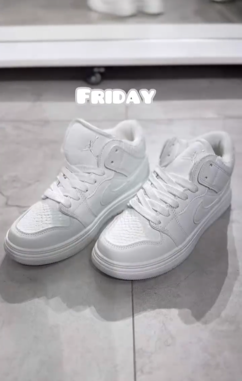 джорданы белые