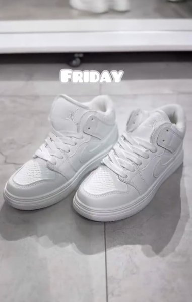 джорданы белые