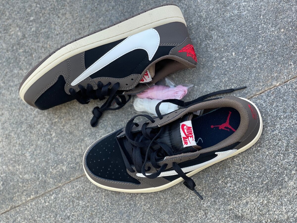 Jordan 1 low. Cuts