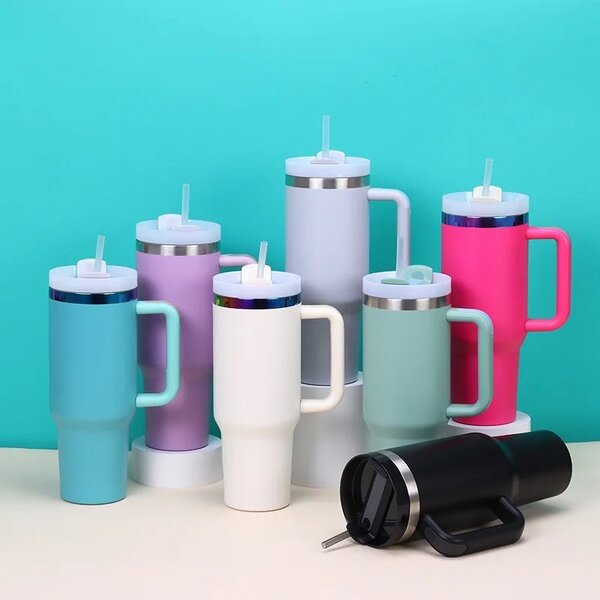 Vacuum Tumbler with straw