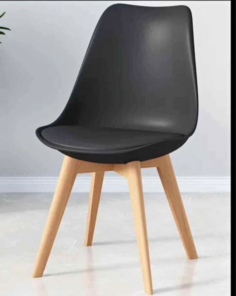 Chaises modernes en plastique