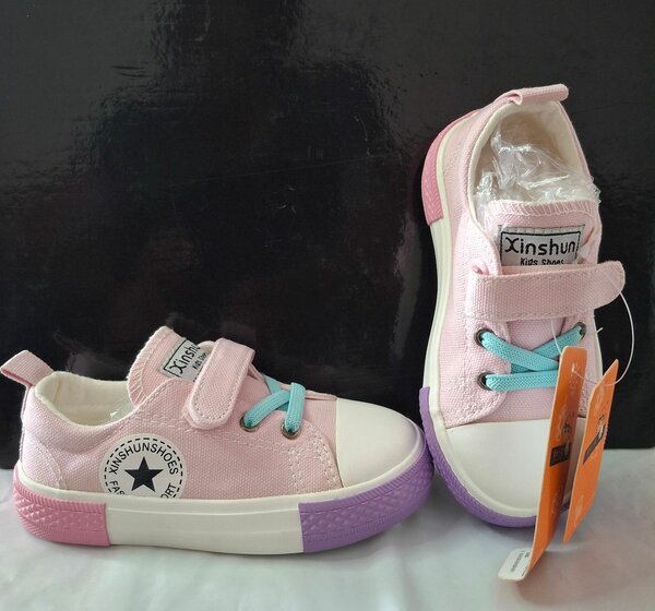 Baskets rose et violet