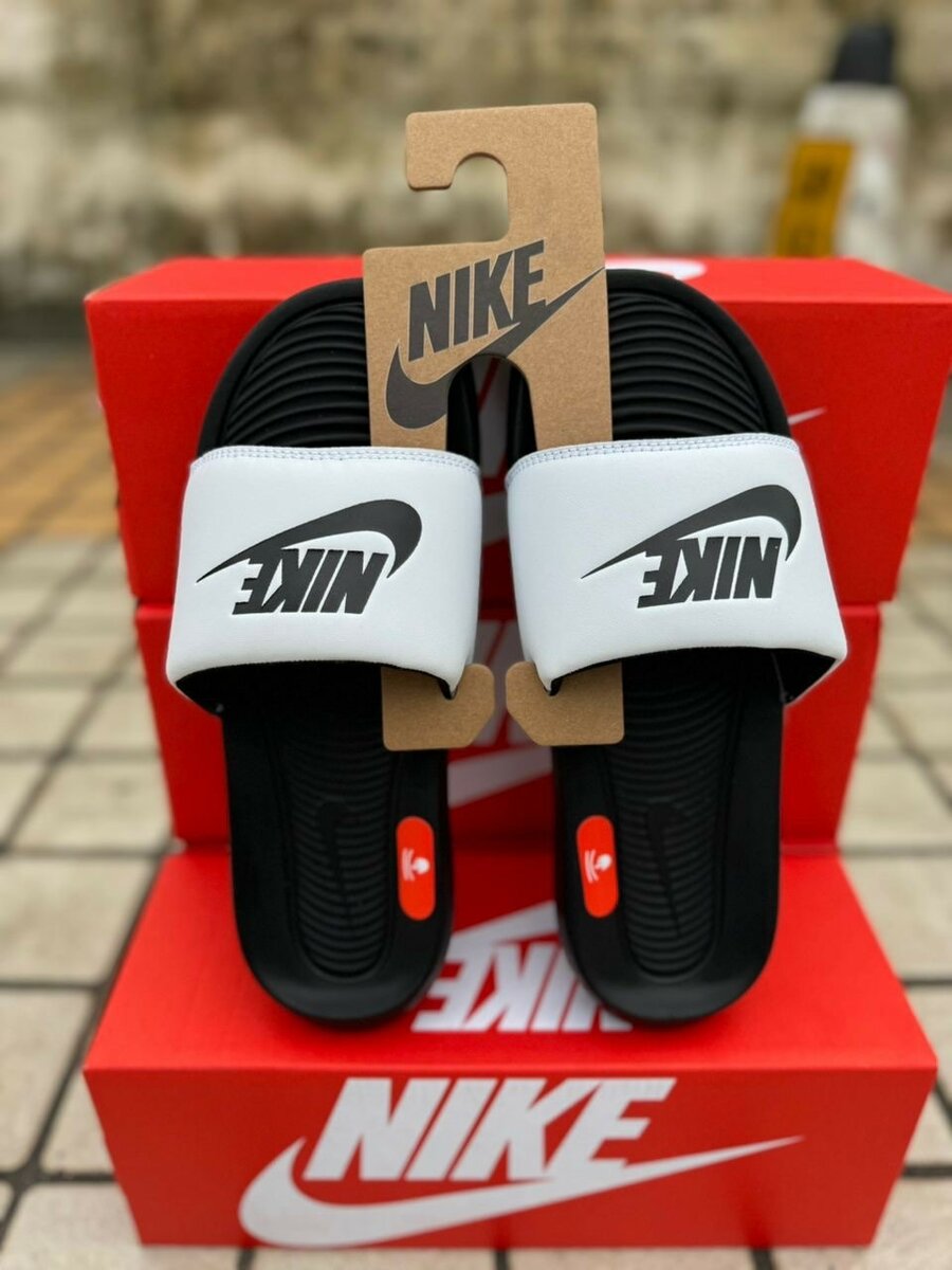 Nike benassi