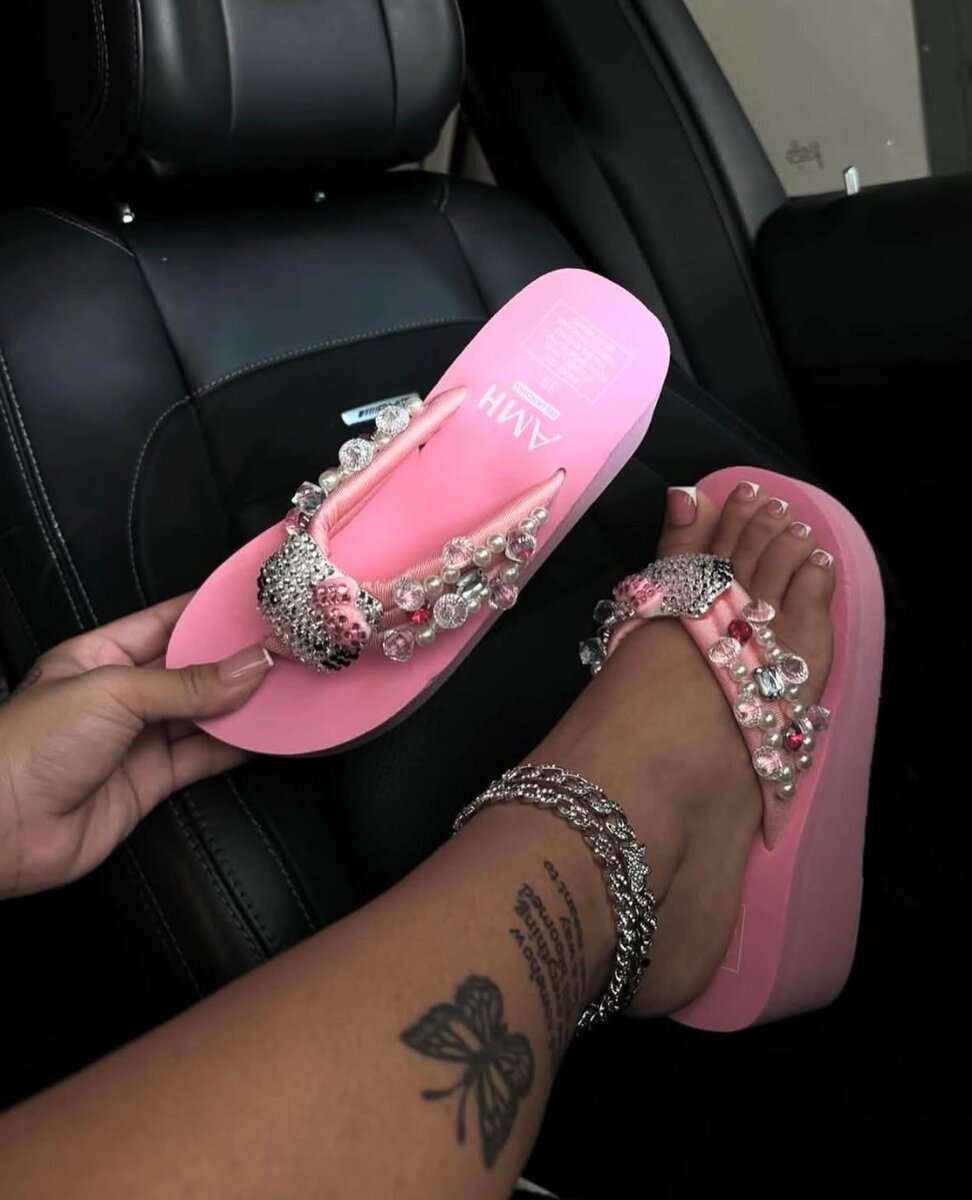 Tongs perlées élégantes