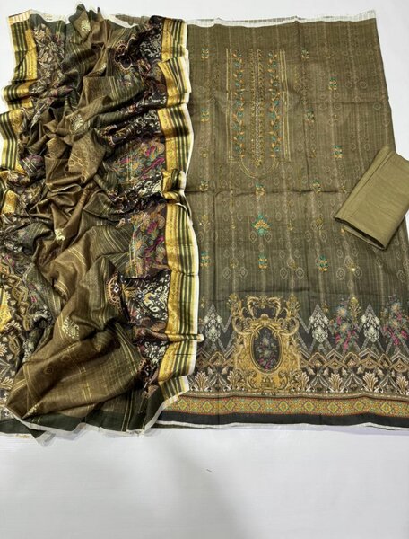 Lady's Embroiderer Lawn 3pc Suit