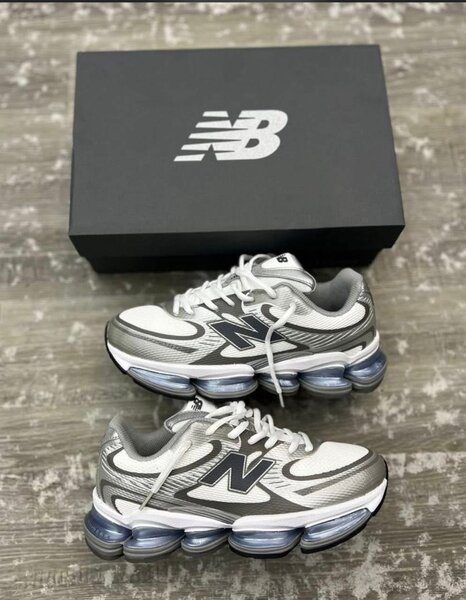 New Balance Sneakers MB2000