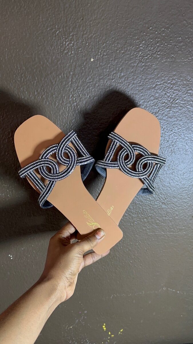 Sandales élégantes perlées