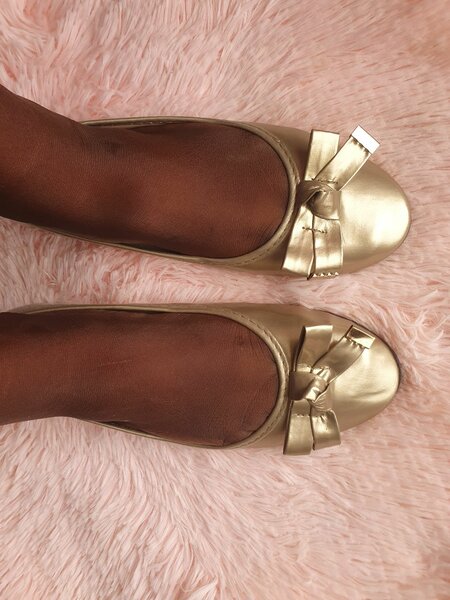 Ballerines dorées élégantes