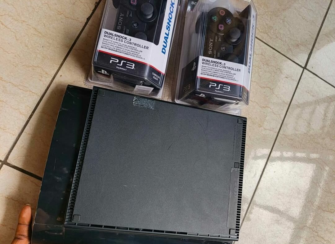 Console PS3 avec Manettes