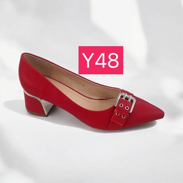 Escarpins rouges à talon carré