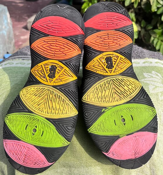 *NikeKyrie 5 'Neon Sole'*