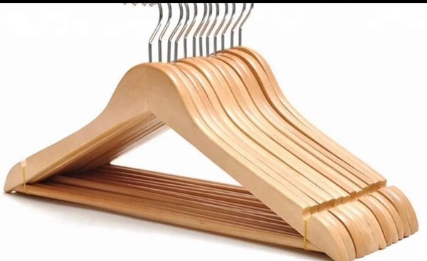 Cintres en bois robustes