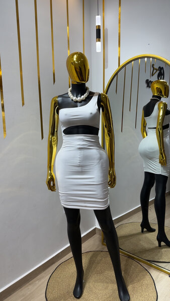 Robe moulante blanche élégante